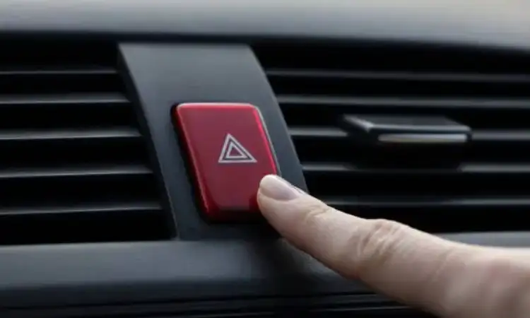Lampu Hazard, Sumber: astra-daihatsu.id
