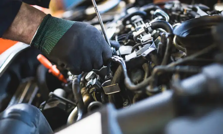 Perhatian khusus pada mesin mobil, Sumber: disway.id