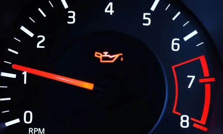 Lampu indikator oli menyala, Sumber: astra-daihatsu.id