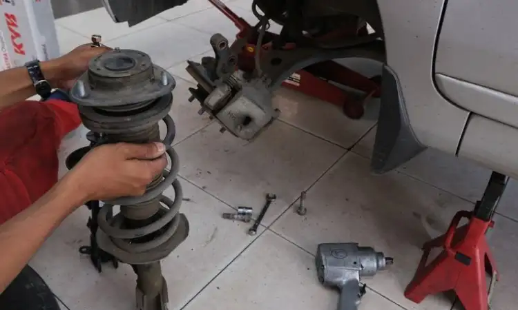 Mengatasi shockbreaker yang bocor, Sumber: astra-daihatsu.id