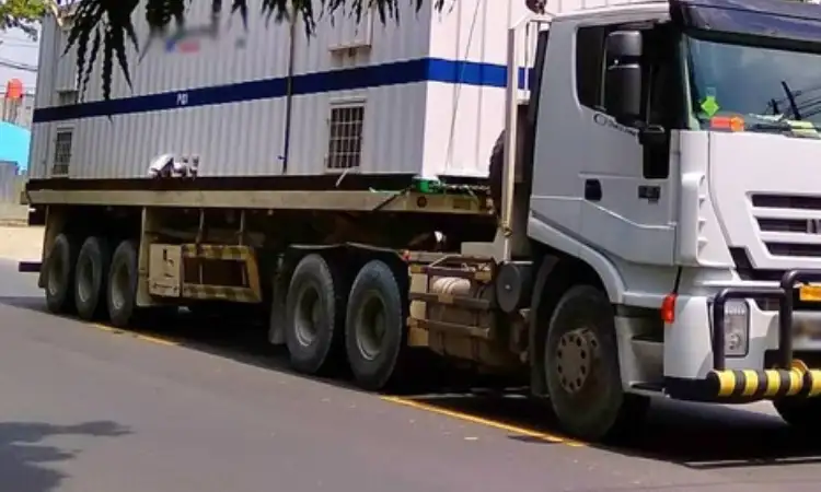 Rem truk panas dalam perjalanan, Sumber: kabaroto.com