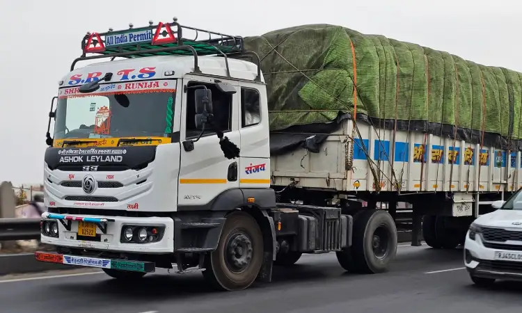 Truk yang membawa muatan berat, Sumber: pexels.com